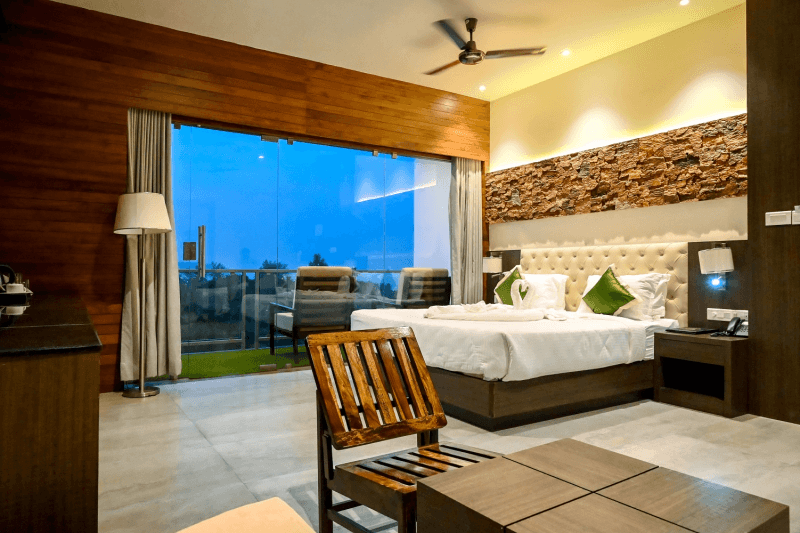 VIP Lounge with Bathtub — Sea View